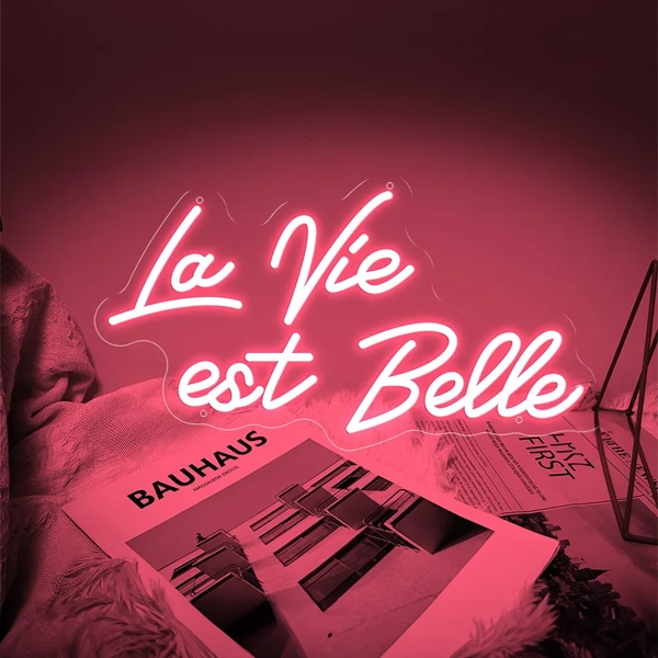 La Vie est Belle